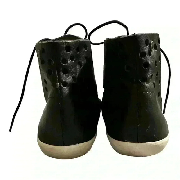 Volcom Buzz Women’s Mid Top Black Leather Sneakers Size 7 (Sample Shoe) - Picture 4 of 8